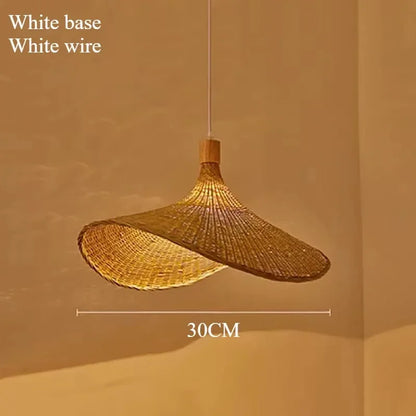 소박한 손으로 짠 대나무 전등갓: 아늑한 가정 장식 조명