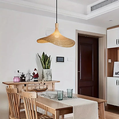 소박한 손으로 짠 대나무 전등갓: 아늑한 가정 장식 조명