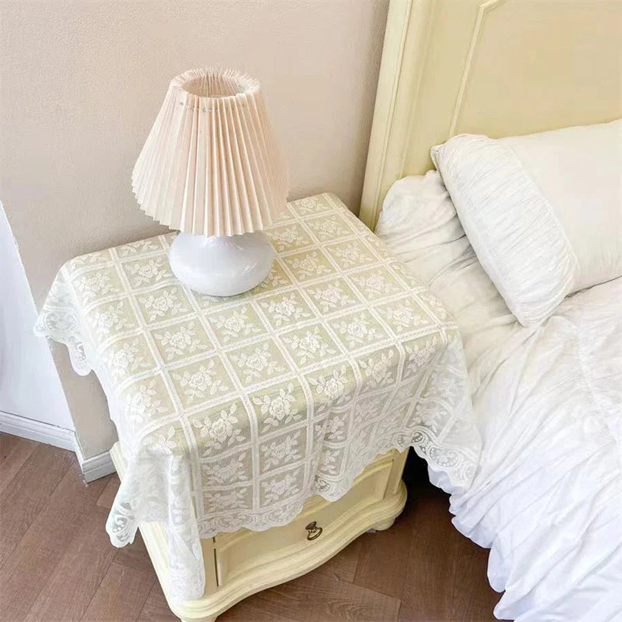 Tovaglia in pizzo antico: decorazione elegante per ogni occasione