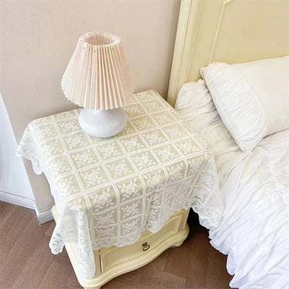 Tovaglia in pizzo antico: decorazione elegante per ogni occasione