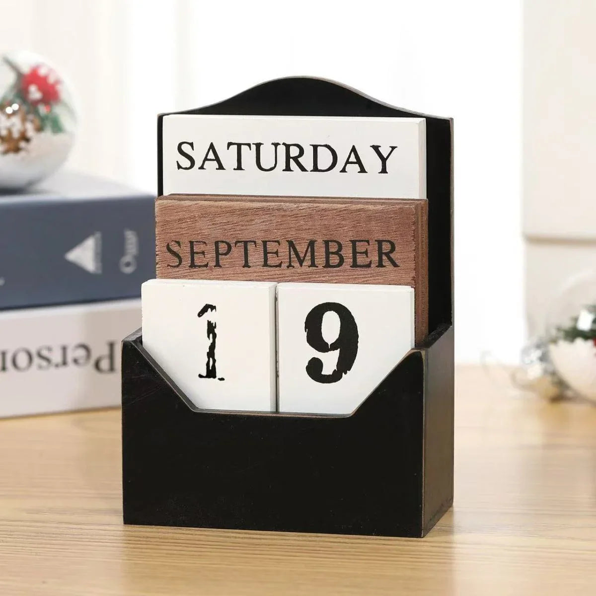Elegant Wood Calendar: Stylish Perpetual Decor for Professionals