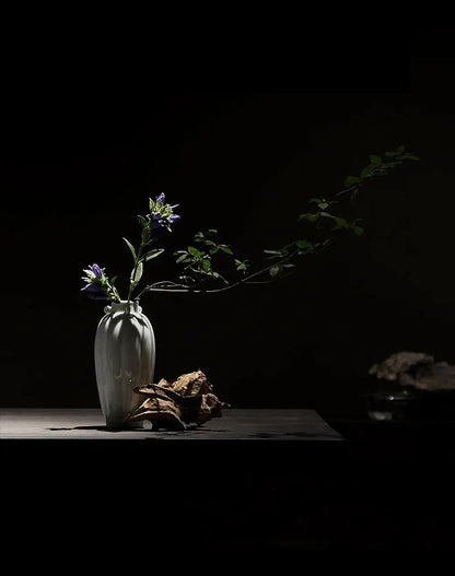 모던한 애쉬 우드 ​​LED 램프 - 집 스타일을 향상시키세요