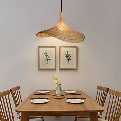 소박한 손으로 짠 대나무 전등갓: 아늑한 가정 장식 조명
