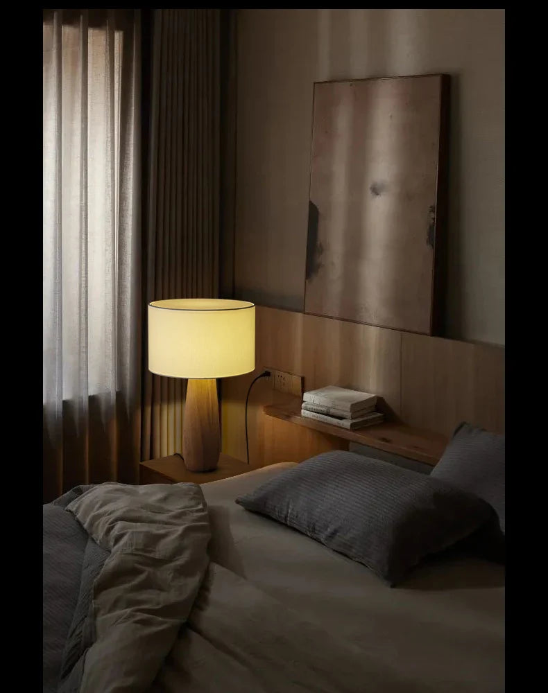 모던한 애쉬 우드 ​​LED 램프 - 집 스타일을 향상시키세요